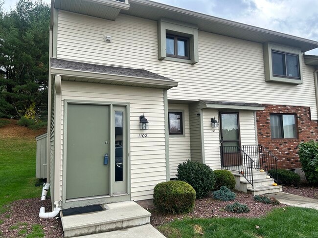 Building Photo - 1102 Summer Hill Dr Unit 1102