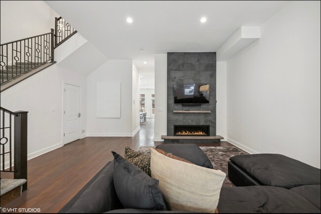 Photo - 215 N Green St