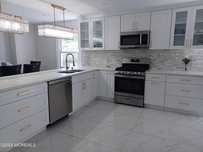 Photo - 240 Woodcrest Rd