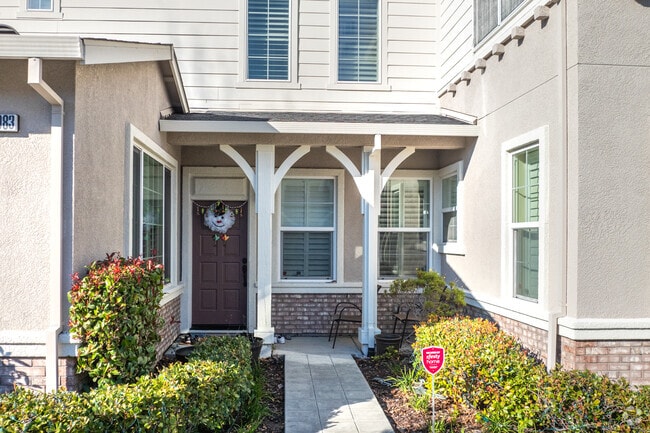 Entrada - Crossings at Eden Shores