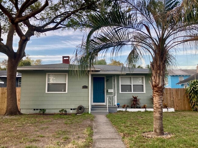 Photo - 2121 8th Ave N