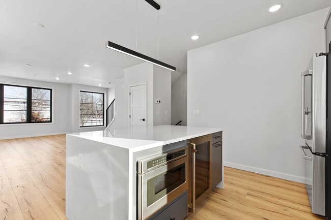 Photo - 806 W Alderson St