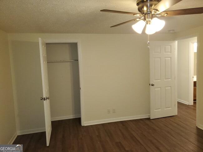 Building Photo - 312 Crescent Dr