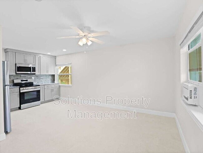 Photo - 101 Deland Ave Unidad 2