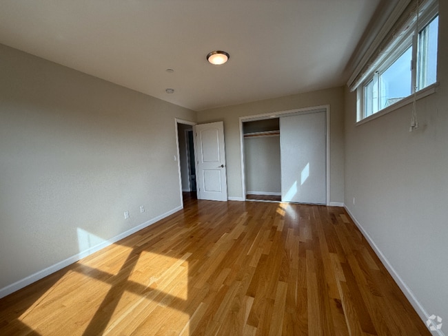 Building Photo - 938 Kearney St Rental
