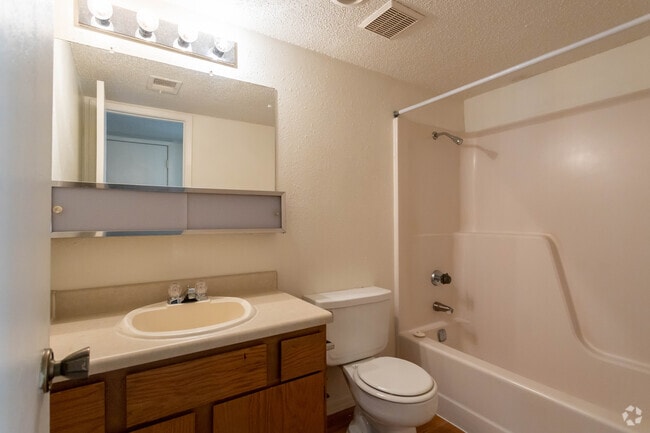 1HAB, 1BA - 700&nbsp;ft² - Trinity Place