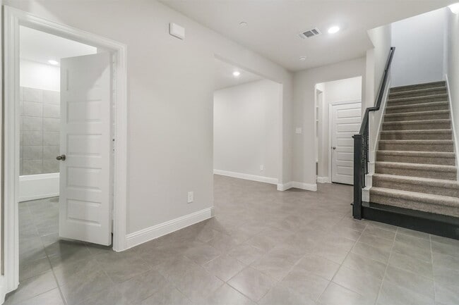 Photo - 7836 Manilla Dr