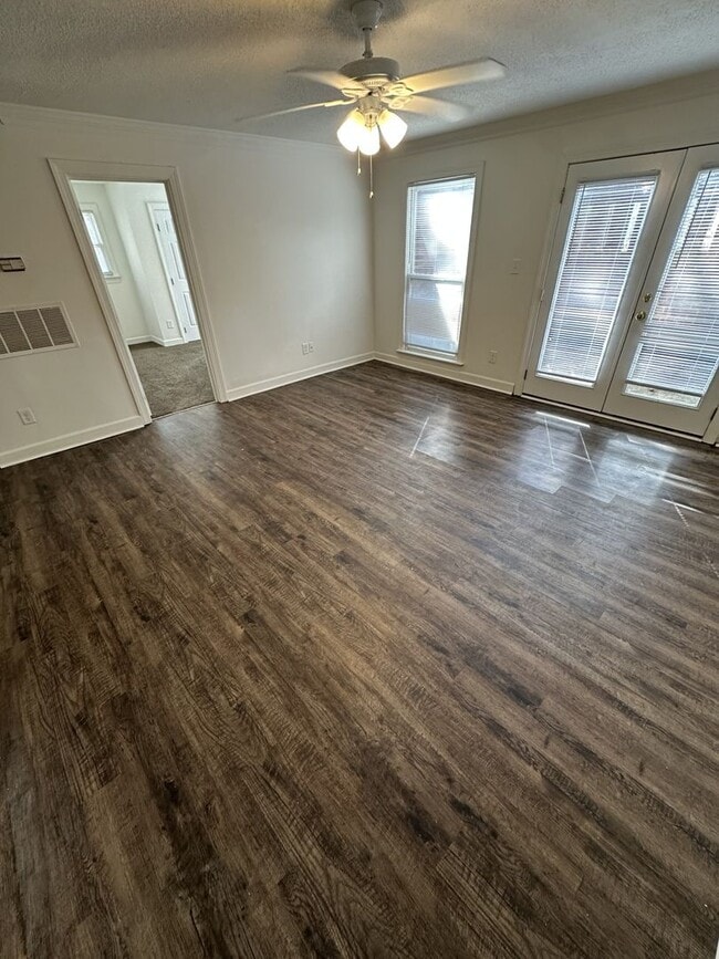 Building Photo - 2 Bedroom 2 Bathroom Condo!