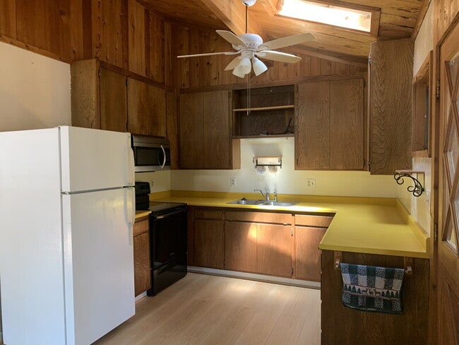 Photo - Adorable cabin in the woods!