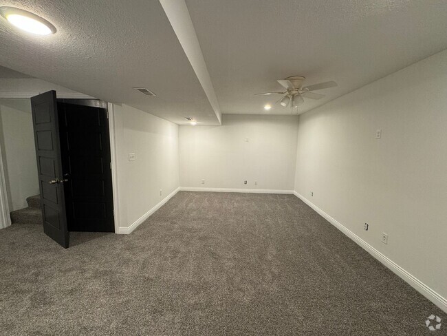 Building Photo - 201- 203 Briarcrest Ct Unit 201 Rental