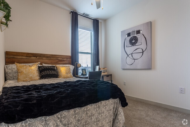 4 Br, 4 Ba-Bedroom