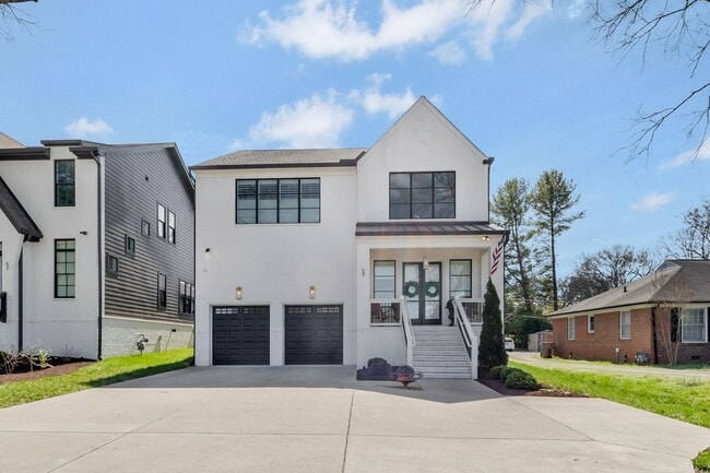 Photo - 5 Bedroom Home with Luxury Finishes in West End