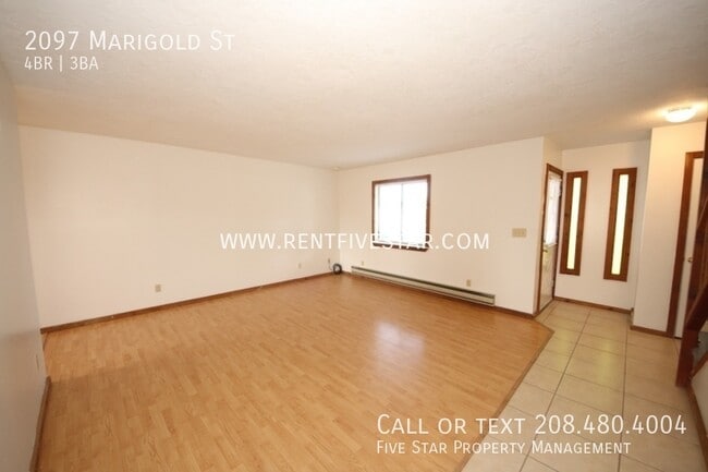 Photo - 2097 Marigold St