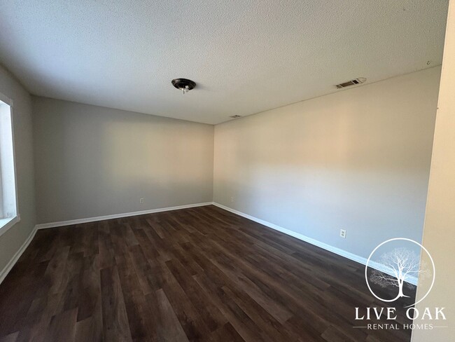 Photo - 714 Hemingway Dr