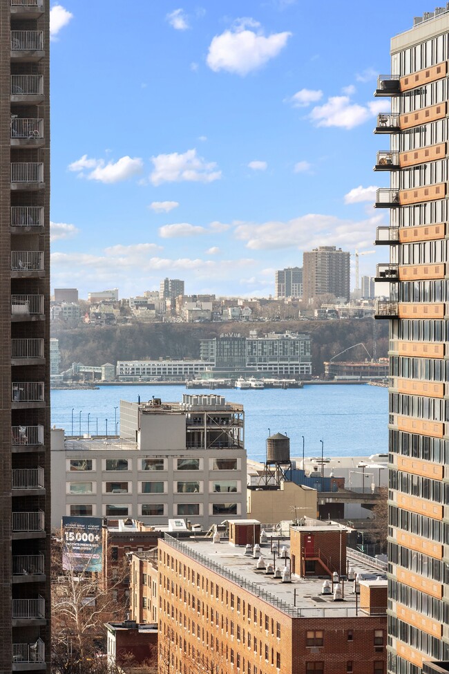 Photo - 425 W 50th St