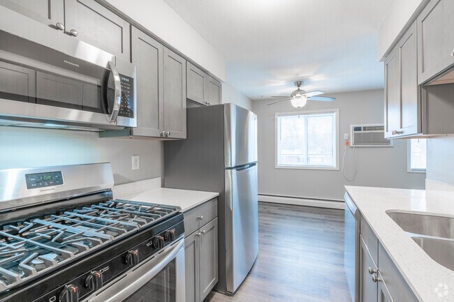 Douglas Drive Terrace - Kitchen 1BR, 1BA - 750SF - Kitchen - Douglas Drive Terrace