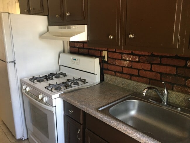 Photo - 85 Cosey Beach Ave Unidad 1