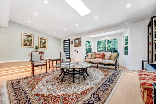 Photo - 4611 Louise Ave