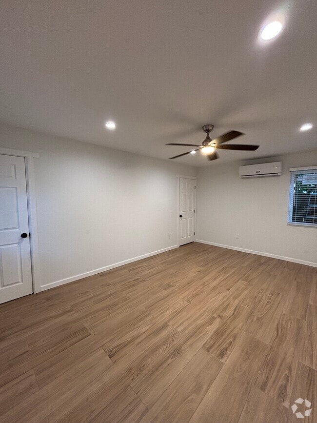 Building Photo - 860 N Mar Vista Ave Rental