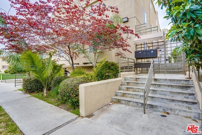 1034 S Shenandoah St Unit 2