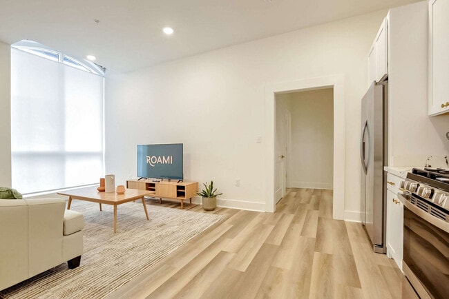 Building Photo - 1050 Annunciation St Rental