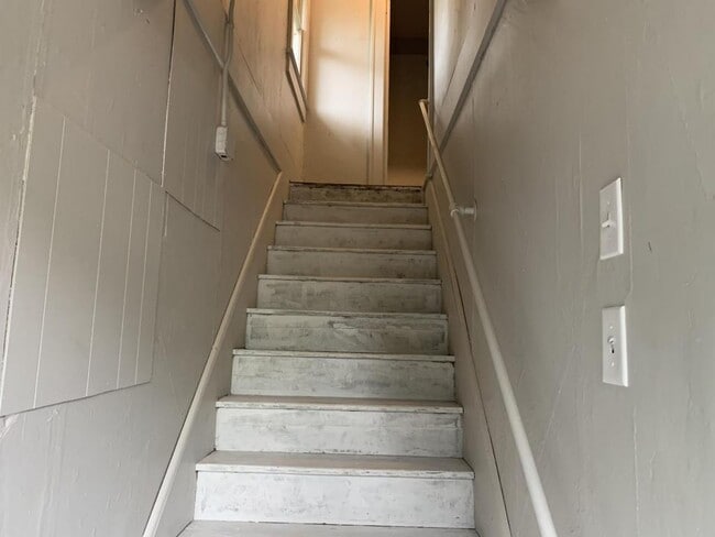 Photo - 139 1/2 S. Lowry