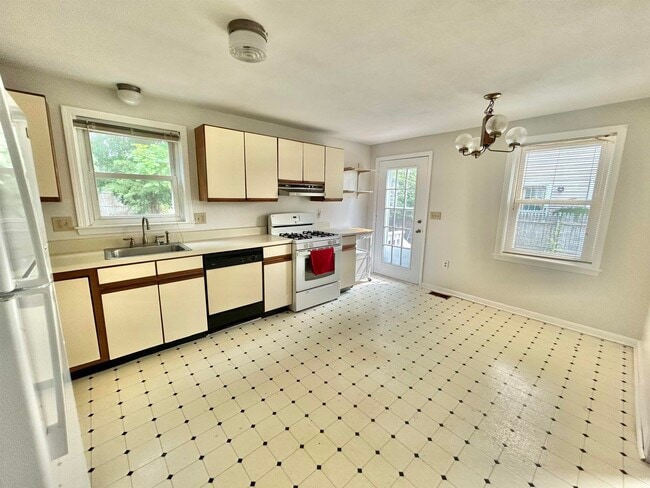 Photo - 4b Pine Grove Ave
