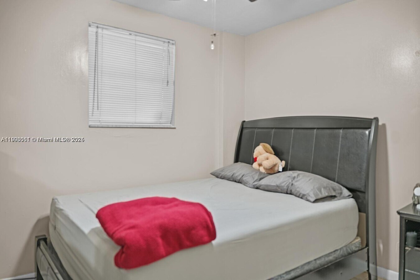 Photo - 19310 NW 48th Ct Unidad Right