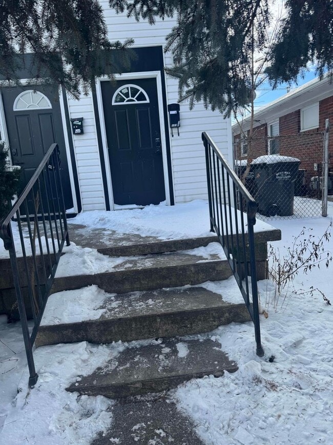 Building Photo - 131 W 13th St Unit 131 1/2 West 13th Street