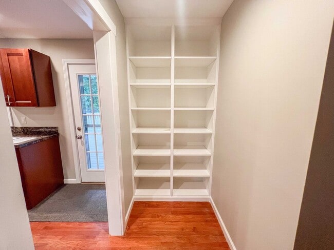 Photo - 5/3 updated Mid-Century Modern with original hardwoods