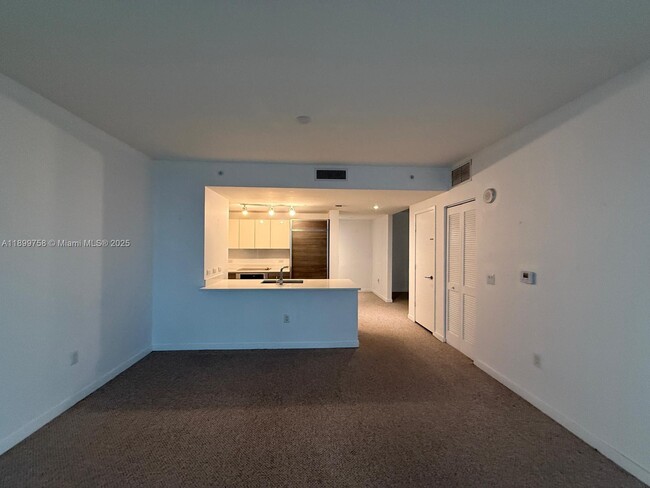 Photo - 1100 S Miami Ave Unidad 2303