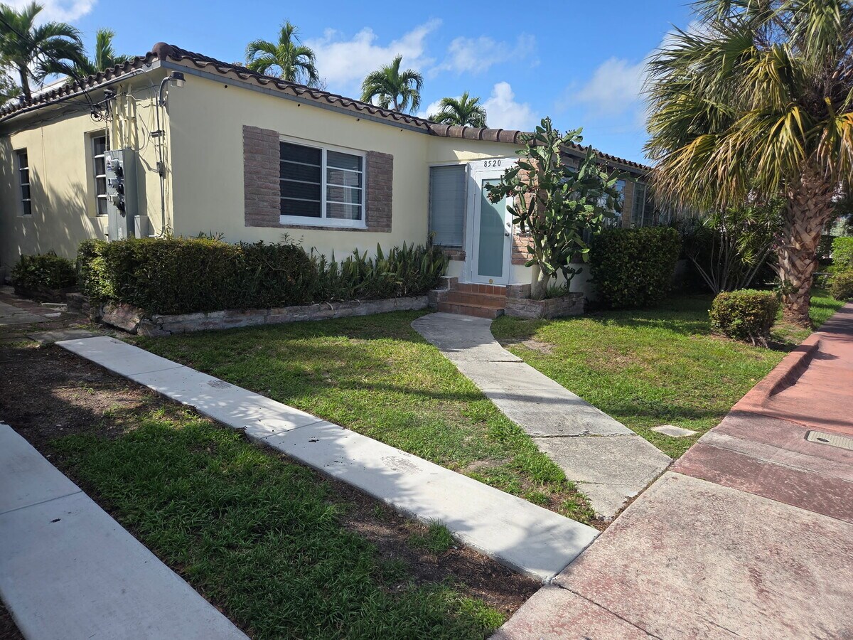 Photo - 8520 Crespi Blvd