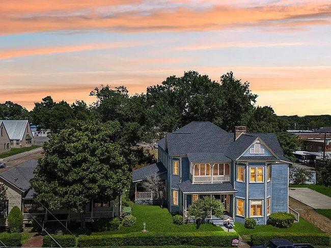 Photo - 250 N Main St