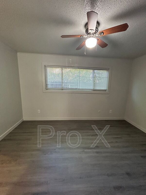Photo - 969 W Holly St