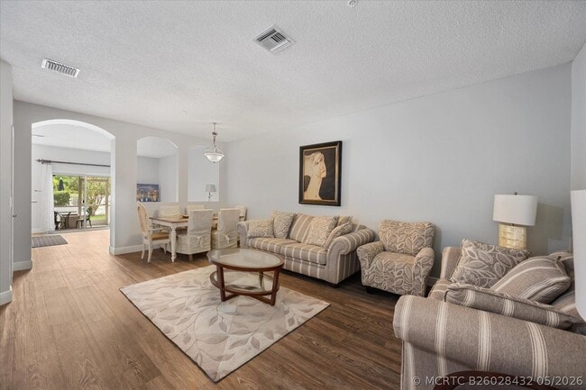 112 Lighthouse Cir