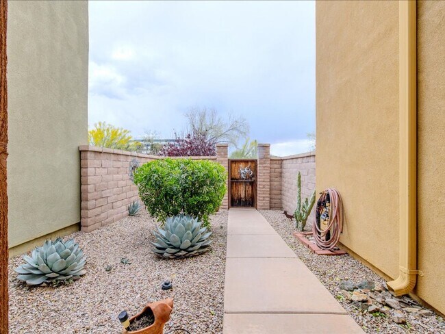 Photo - 3 Bedroom 2.5 Bathroom FULLY FURNISHED!