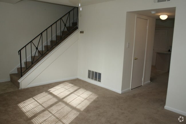 Building Photo - Colonial Square Rental