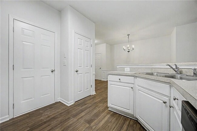 1998 Hailston Dr NW