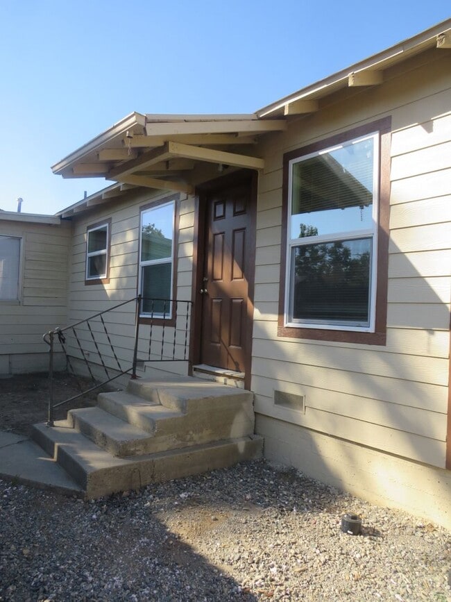 Building Photo - Available Now! Rental