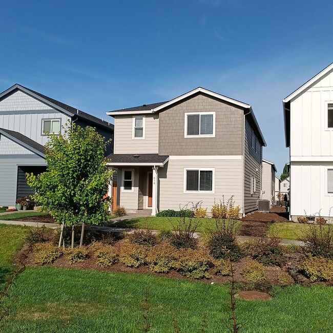 Photo - Beautiful Modern Home in Woodburn is Ready For You!!