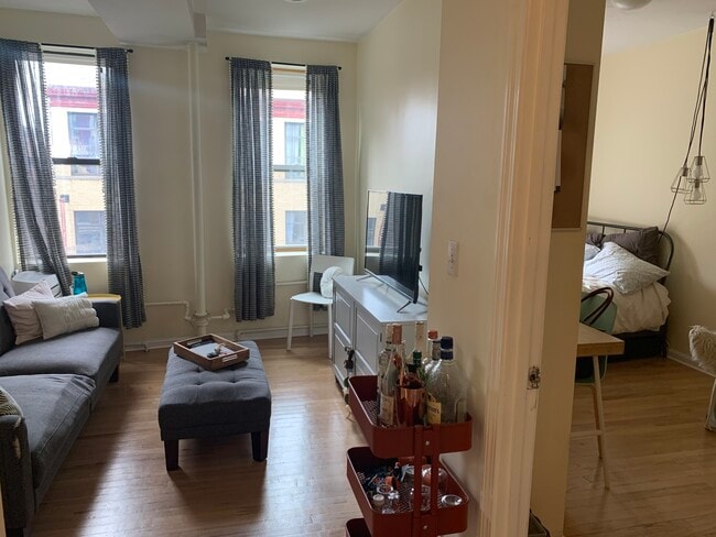 Photo - 220 Hanover St