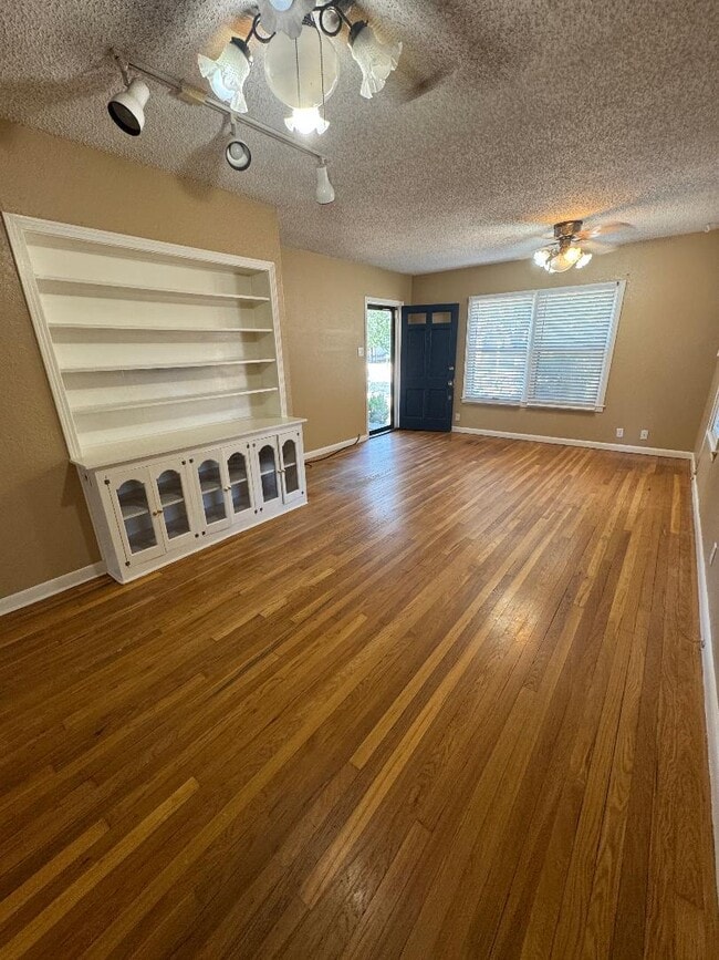 Photo - 1420 Austin St
