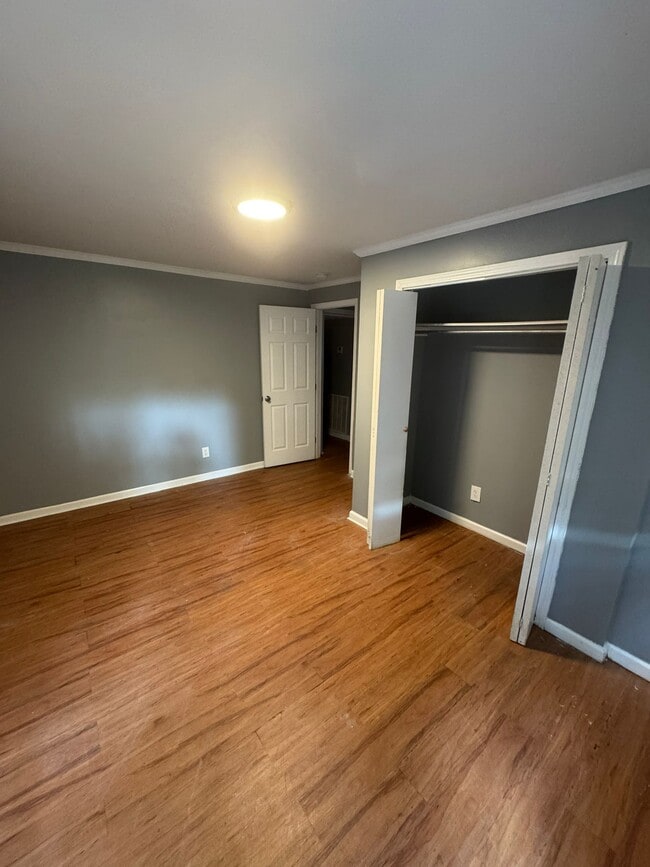 Photo - 290 Clisby Pl