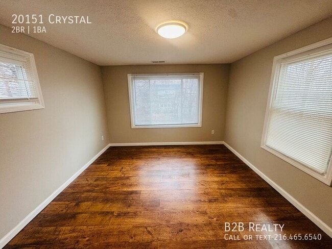 Photo - 20151 Crystal-