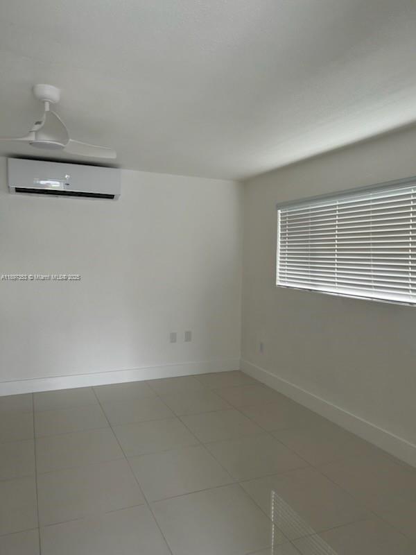 Photo - 290 E 20th St Unit B