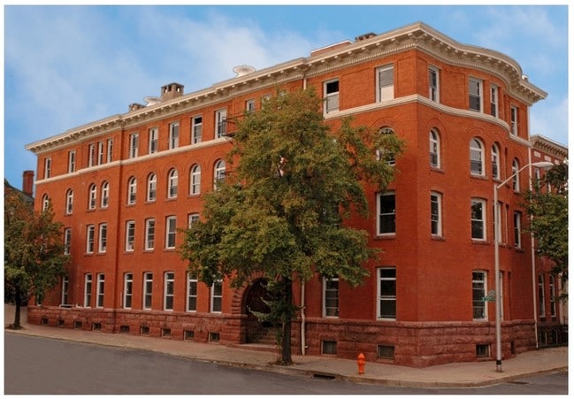 Fotografía del edificio - 2300 N. Calvert St