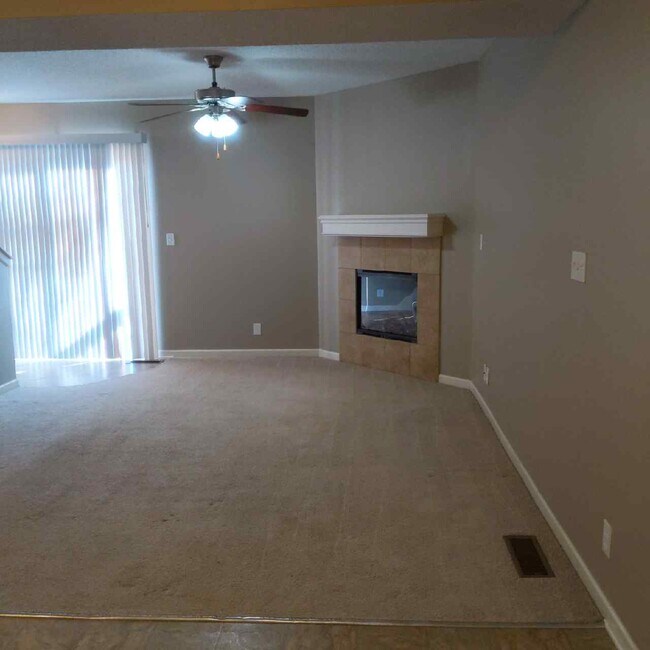 425c Hawthorne Blvd Townhome Townhome Rental in Warrensburg MO