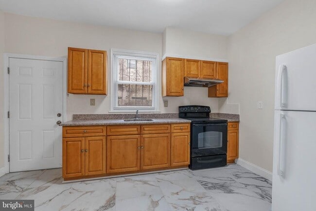 Photo - 402 Hoffman St