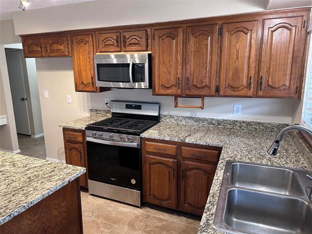 Photo - 2005 Glencrest Ln