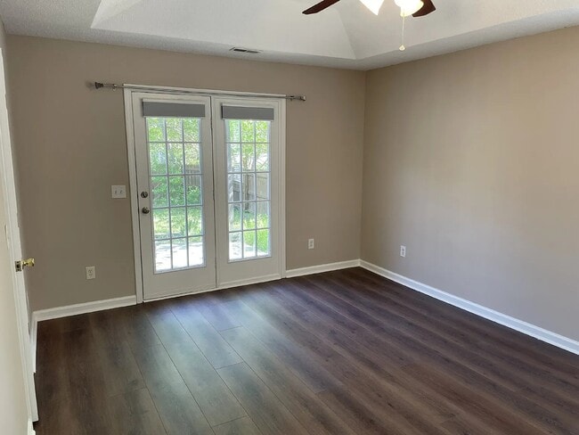 Photo - 103 Walnut Grove Cir
